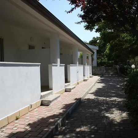 Villaggio La Giara ヴィエステ